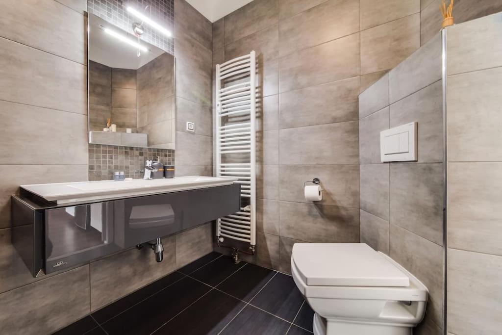 Top Floor Studio With Terrace Praga Esterno foto